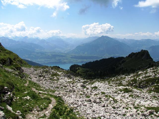 auf diesem Bild ist gut ersichtlich, das der Sigriswiler Rothorn in einem Karstgebiet liegt