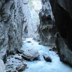 wuchtige Wasserfälle, romantische Grotten, bizarre Felsschliffe...