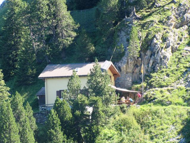 hier die Engelhornhütte herangezommt