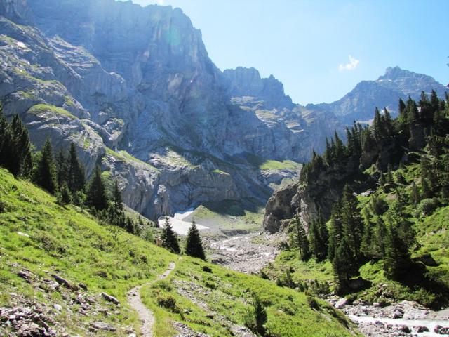 am Fusse vom grossem Engelhorn geht es in das kleine Gletschertal