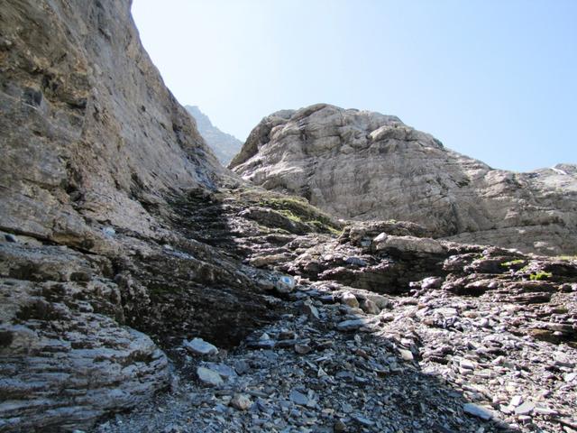 ab hier wird der Bergweg nun steil und ausgesetzt