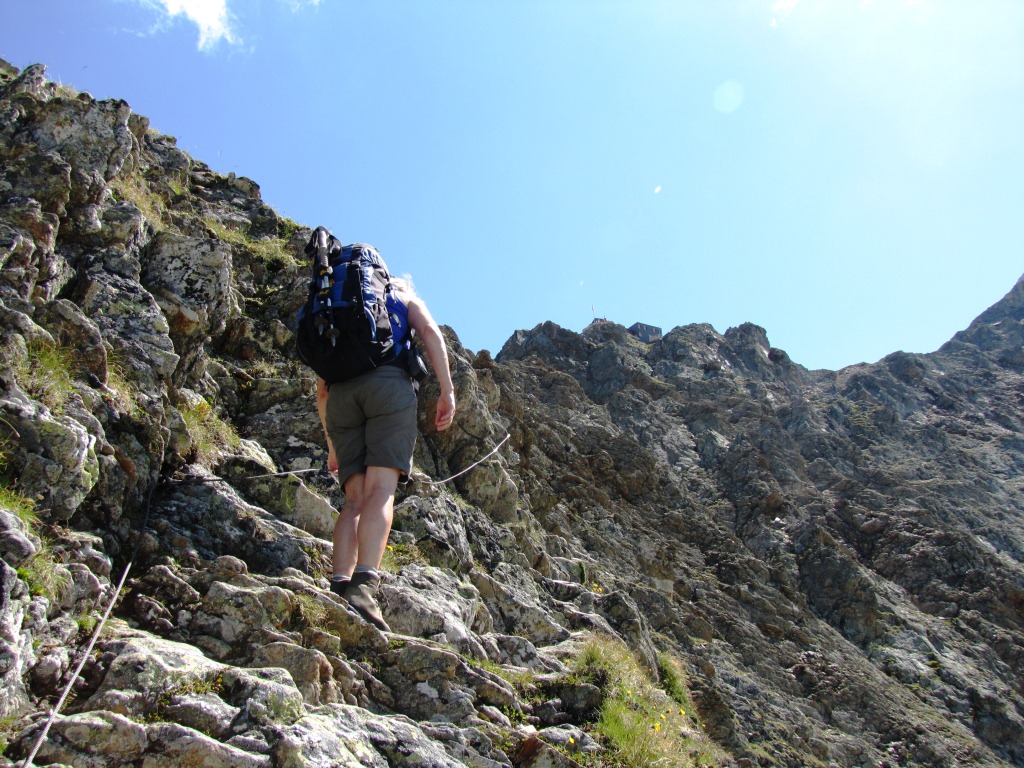 die schwierigsten Stellen sind weiterhin mit Seil gesichert