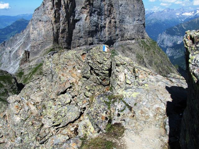 Tritsicher, Schwindelfrei uns ein bisschen Bergerfahrung sollte man haben wenn man auf die Dossenhütte gelangen möchte