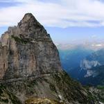 Breitbildfoto von der Dossenhütte aus gesehen. In der Mitte der Gstellihorn