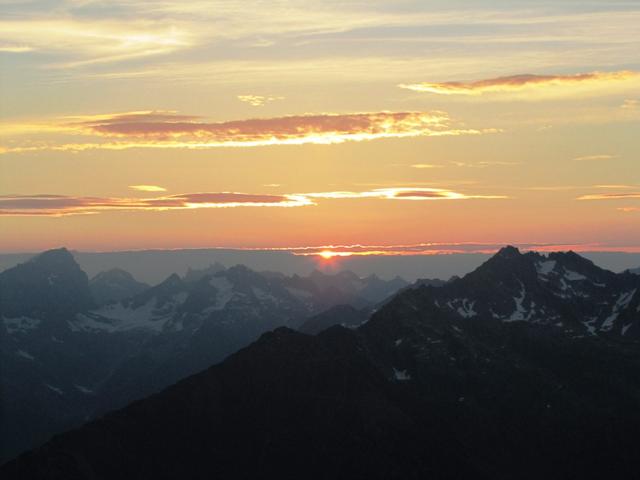 Sonnenaufgang, frühmorgens von der Dossenhütte aus gesehen