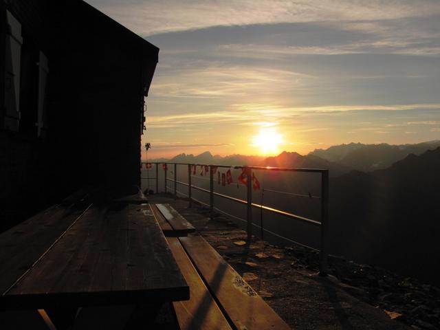 was für ein Sonnenaufgang bei der Dossenhütte!