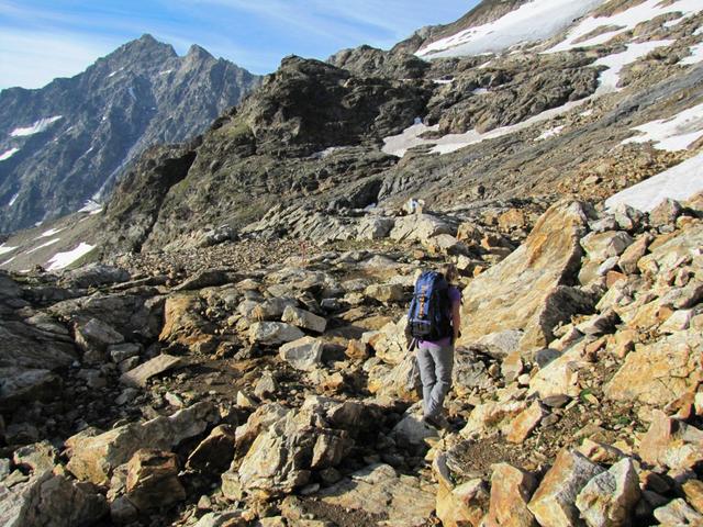 frühmorgens verlassen wir die Dossenhütte. Wir haben eine lange Wanderung vor uns