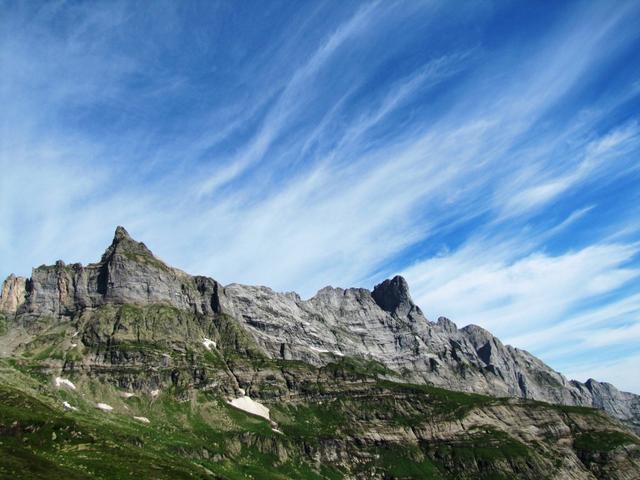 Blick zu den Engelhörner mit Gstellihorn und Grosses Engelhorn