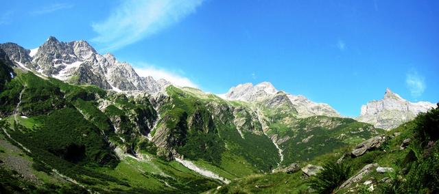 sehr schönes Breitbildfoto mit Blick nach oben zum Hangendgletschhorn, Dossen, Dossenhütte, Urbachsattel und Gstellihorn