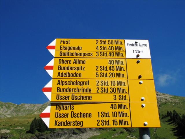 Wegweiser Undere Allme 1725 m.ü.M. bei der Bergstation der Luftseilbahn