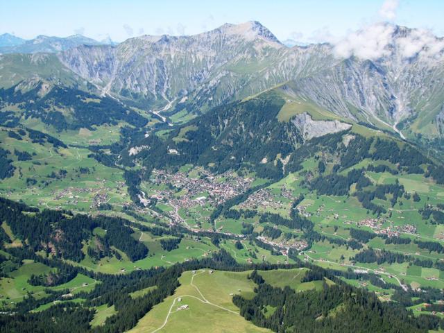 Tiefblick nach Adelboden und Albristhore