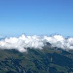 wir haben die richtige Seite gewählt. Auf der gegenüberliegende Seite des Entschligetal bedecken Wolken die Berggipfel