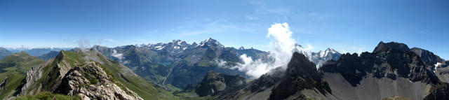 sehr schönes Breitbildfoto mit Blick in die Berner Hochalpen