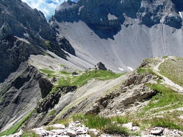 Blick hinunter zum Bundergrat. Dorthin werden wir wieder hinunterlaufen