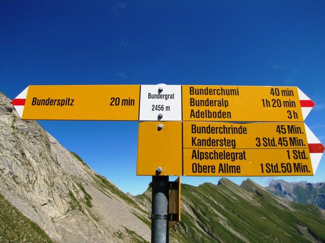 der Wegweiser auf dem Bundergrat 2456 m.ü.M.