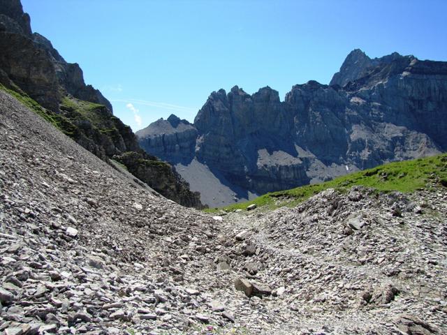 die Umgebungsfarbe wechselt von Grün auf Grau