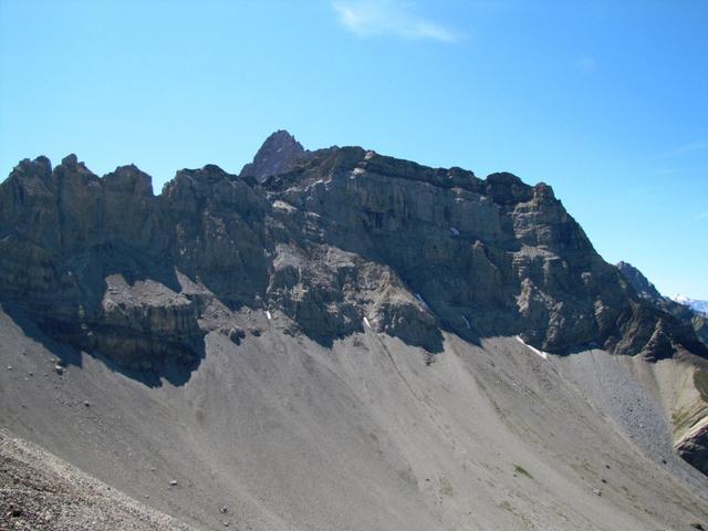 während dem Wandern konnten wir die grosse Felswand des Hindere Loner betrachten