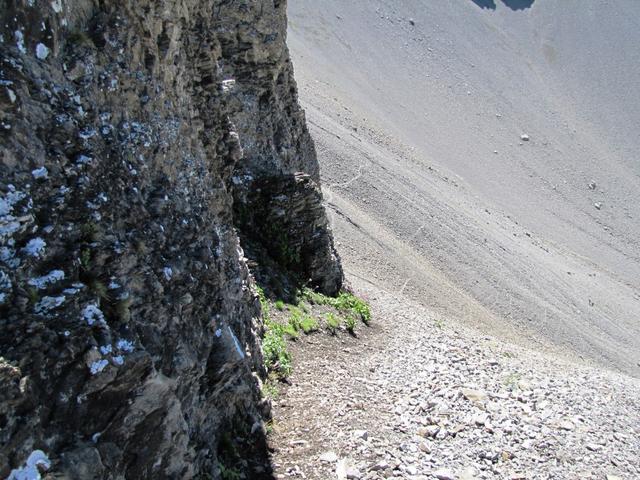 der Weg führt nun direkt am Fusse des Chlyne Loner vorbei