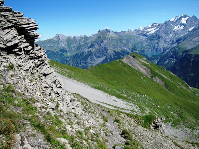 Blick auf den Alpschelegrat und Alpschelehubel unser nächstes Ziel