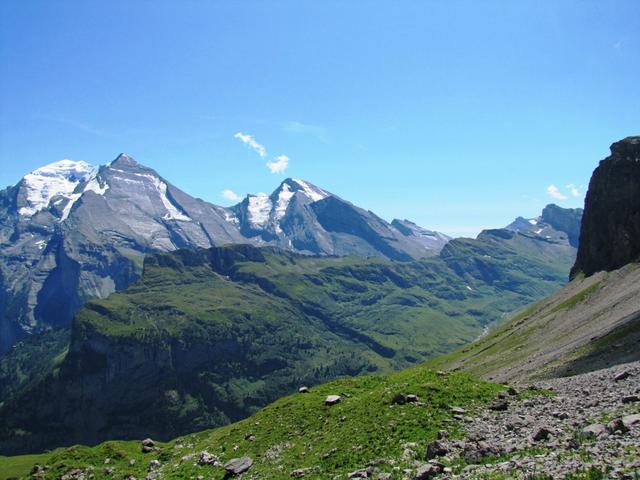 Balmhorn, Altels und Rinderhorn. Im Vordergrund der Üschenegrat