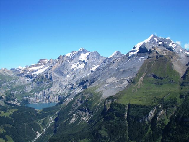 immer wieder schön anzusehen. Blüemlisalpmassiv, Fründenhorn, Doldenhorn und Oeschinensee