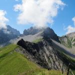 wir wandern nun am Alpschelegrat wieder zurück mit Blick zur Bunderchrinde, Chlyne Loner, Bundergrat und Bunderspitz