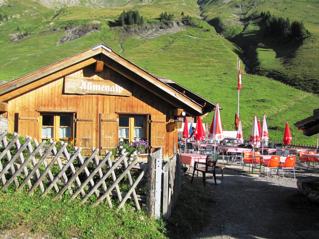 das schöne Berggasthaus bei der Bergstation Undere Allme