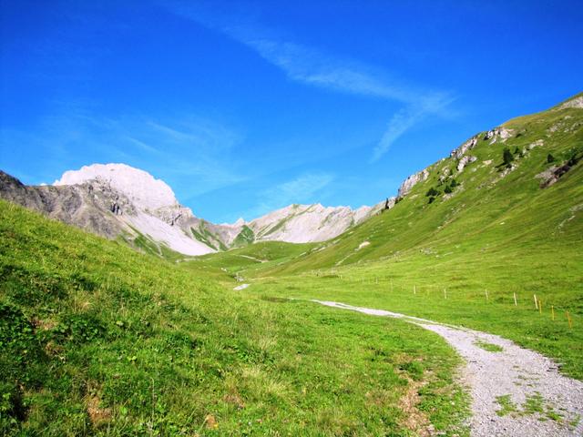 Blick von der Bergstation hinauf zum Chlyne Loner, Bundergrat und Bunderspitz. Am Vortag waren wir dort oben