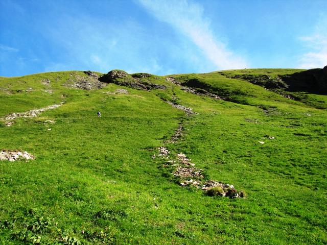 steil führt der Bergweg nun aufwärts zum Allmegrat und First