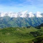 schönes Breitbildfoto mit Blick ins Entschligetal, Elsigenalp, Elsigsee, Elsighore, Howang und First