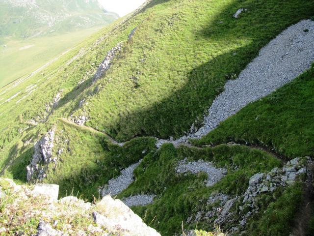 der Bergweg wird nun einfacher und ist nicht mehr ausgesetzt