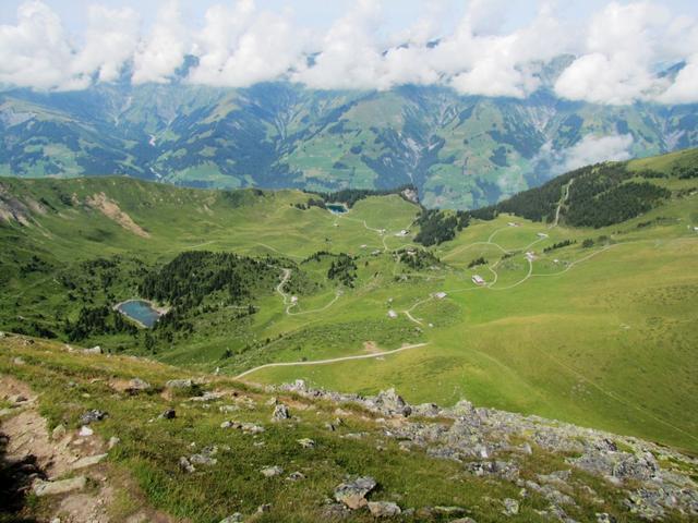 Blick ins Entschligetal, Elsigenalp mit Elsigsee. Dort waren wir auch schon