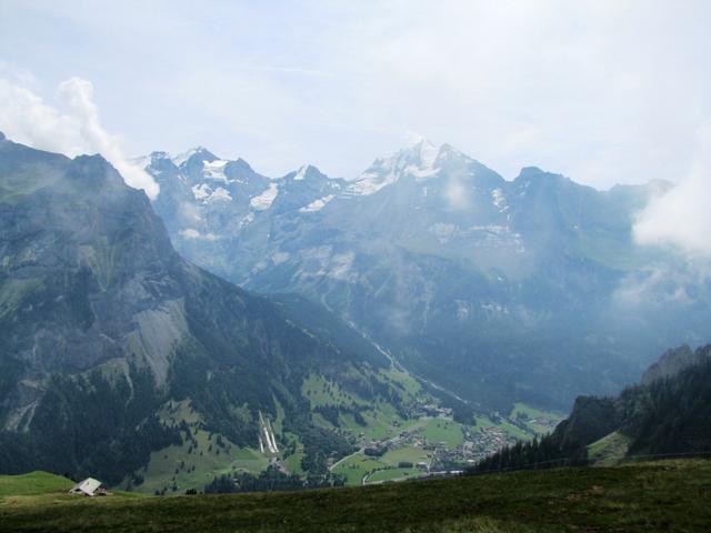 was für eine schöne Aussicht bei Punkt 1989 m.ü.M. Bluemlisalp, Kandertal mit Kandersteg