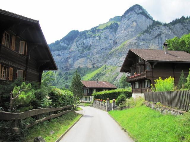 bei Bütschels 1179 m.ü.M. noch ein paar Meter und wir haben die Talstation der Luftseilbahn Allmenalp erreicht