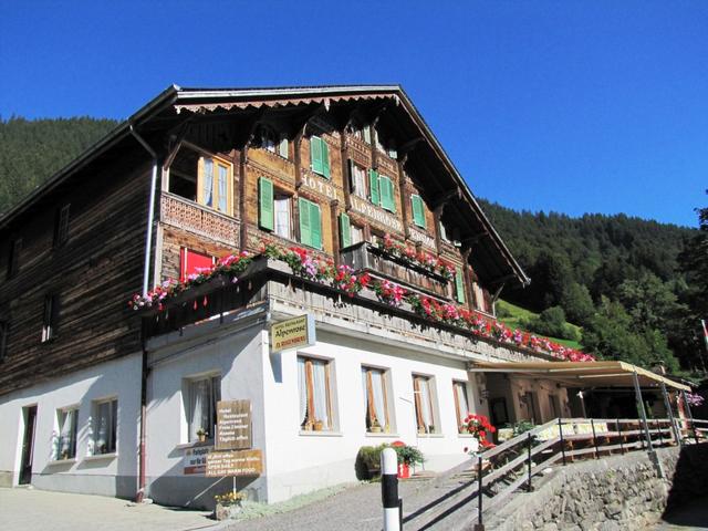 in Saxeten angekommen nahmen wir beim Hotel Alpenrose ein Kaffee zu uns