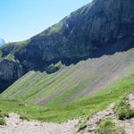 nach dem Besuch der Bällehöchst werden wir dort auf diesem Bergweg bei Tschingel zur Lobhornhütte laufen