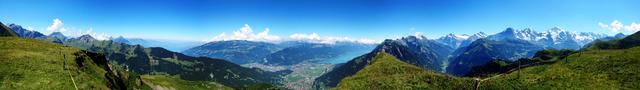 was für ein grandioses Breitbildfoto. Es ist unmöglich alle Berge aufzuzählen die man vor hier oben bestaunen kann