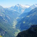 Blick in das Tal der Lütschine mit Grindelwald, Wetterhorn, Ewigschneehorn, Schreckhorn und Lauteraarhorn