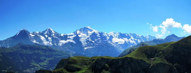 sehr schönes Breitbildfoto mit Eiger, Mönch, Jungfrau und Äbeni Flue. Ganz rechts der Bietenhorn, dort waren wir auch schon