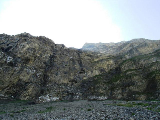 beim Tschingel, Blick hinauf zur Felswand der Sulegg