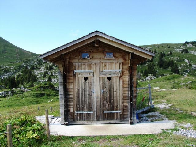 das nostalgische WC Häusschen der Lobhornhütte