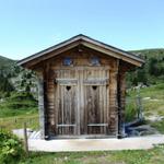 das nostalgische WC Häusschen der Lobhornhütte