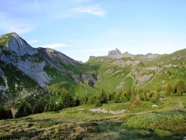 Blick hinauf zur Sousegg. Dort hinauf führt unsere Wanderung