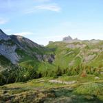 Blick hinauf zur Sousegg. Dort hinauf führt unsere Wanderung