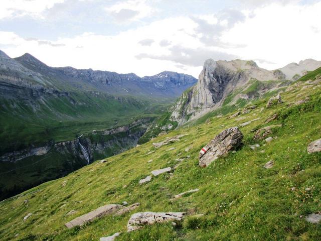 nach der Sousegg liefen wir hinunter zum Sousboden. Links der Bietenhorn, rechts davon das Schilthorn