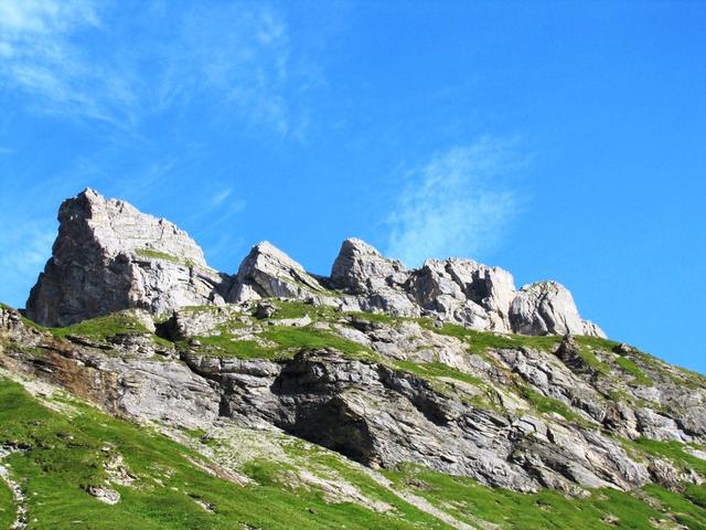 Blick zurück und hinauf zu den Lobhörner