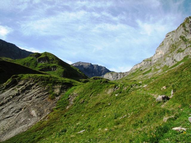 unser Endziel am Horizont, das Schilthorn