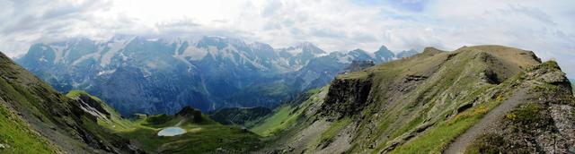 Breitbildfoto mit Blick (leider bedeckt) zum Eiger, Mönch, Jungfrau, Äbeni Flue und Breithorn