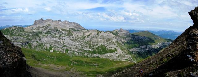 schönes Breitbildfoto mit Blick ins Soustal, Schwalmere und rechts die Lobhörner