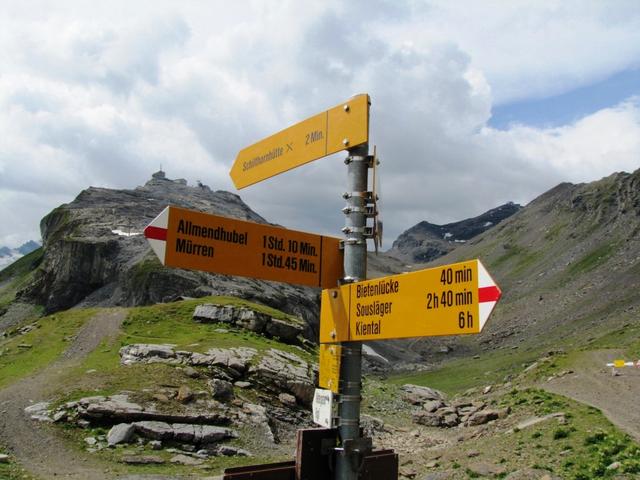 Wegkreuzung bei der Bergstation des Skilift, kurz vor der Schilthornhütte